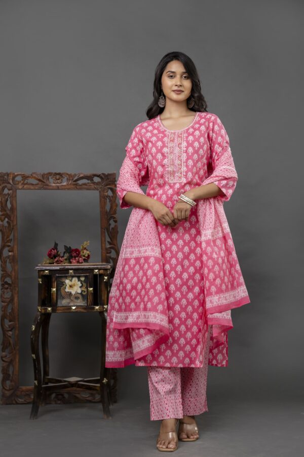 Pink Cotton Printed Kurta Set with Matching Pants & Dupatta – Elegant Women’s Ethnic Wear - Image 2