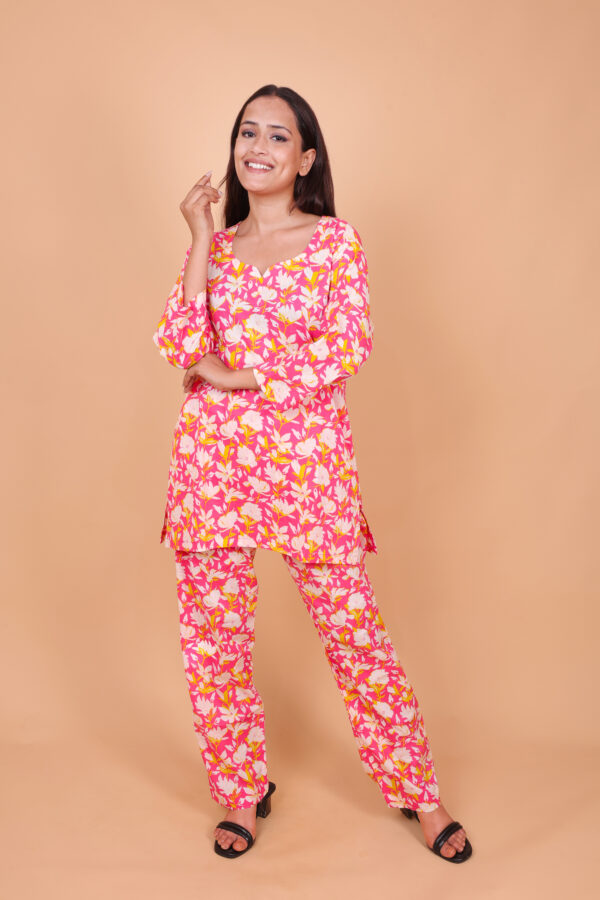 Pink Floral Print Cotton Kurta Set – Vibrant Ethnic Casual & Festive Wear